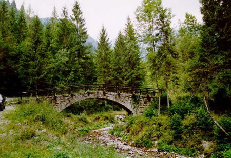 Vecchio ponticello sulla strada che porta a Magasa di Valvestino - Brescia